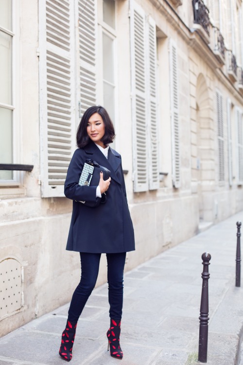 25 Ways to Style a Navy Blue Coat StyleCaster