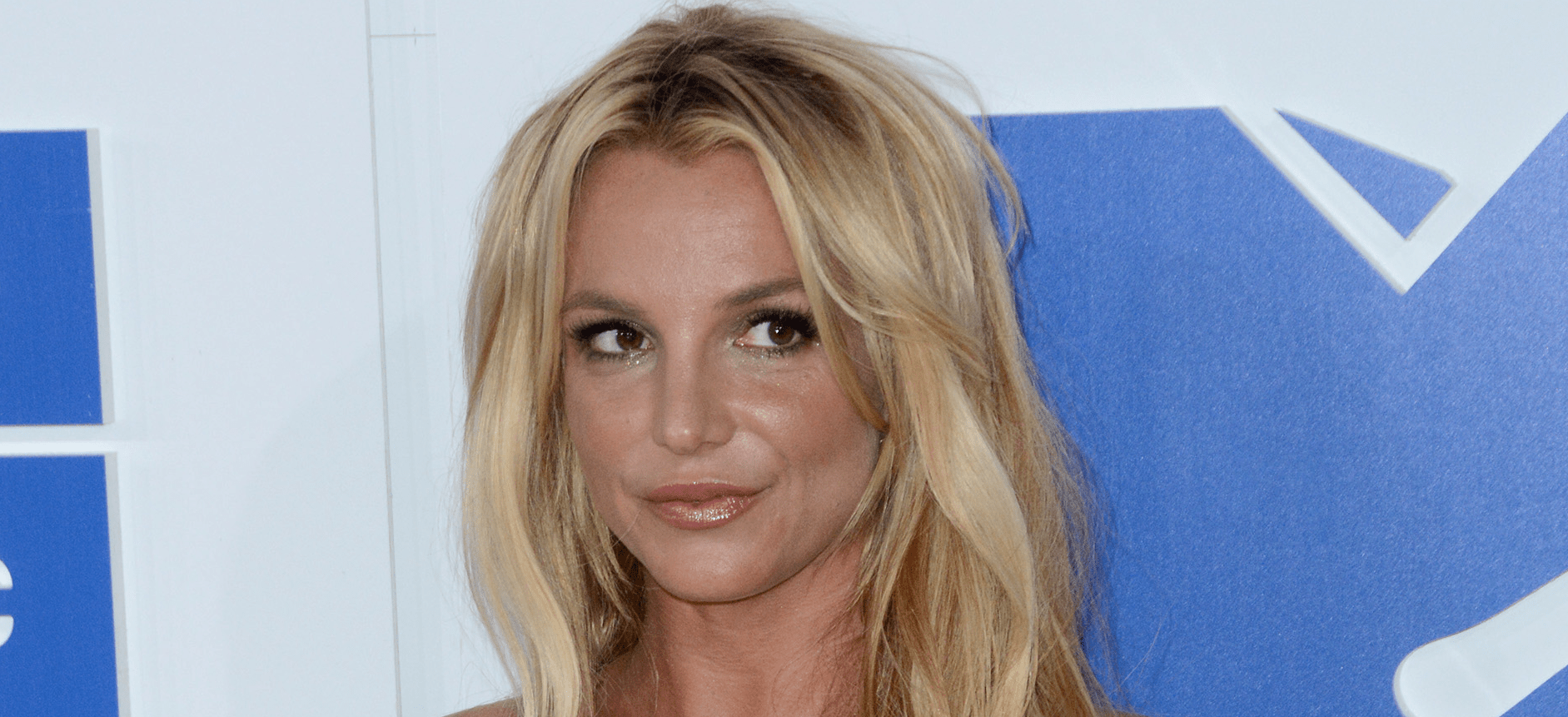 Britney Spears’ Breast Out in Wardrobe Malfunction StyleCaster