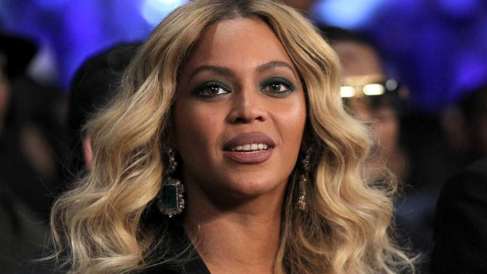 Beyonce’s New HoneyBlonde Mermaid Length Hair StyleCaster