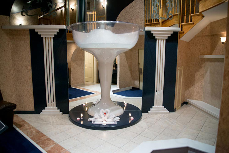 Best Romance Themed Hotels in America 2021 StyleCaster