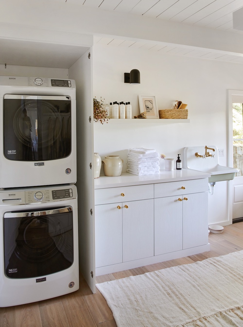 21 Cottageinspired Laundry Rooms With A Vintage Vibe We Love