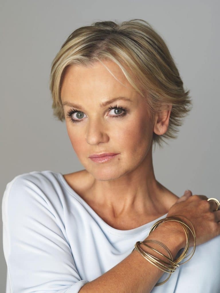 Top 22 Celebrities Short Hairstyles for Older Woman Stylendesigns