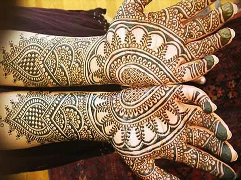 10 Latest & Simple Mehndi Designs for Competition