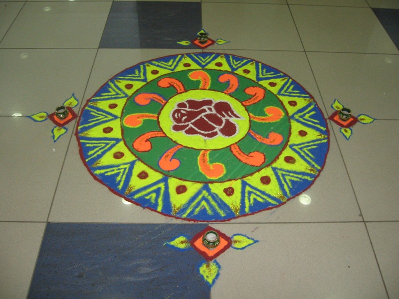 9 Different Round Rangoli Designs That You Can Draw Easily