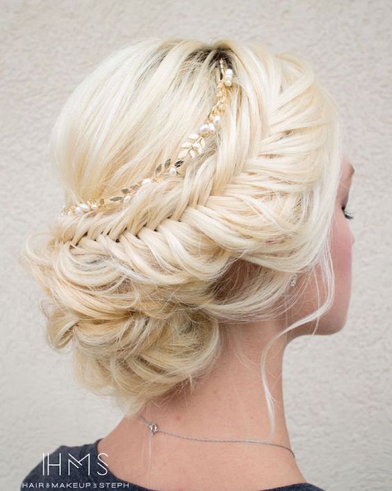 15 Beautiful Wedding Updo Hairstyles | Styles Weekly (564 x 705 Pixel)