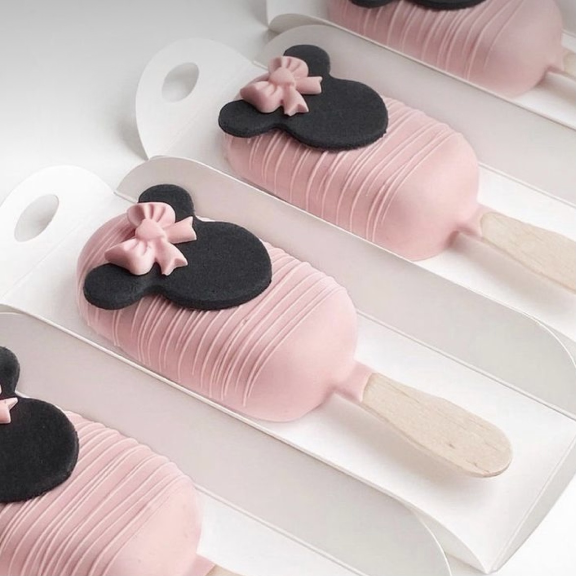 Cakesicles Minnie Mouse Style Your Cake