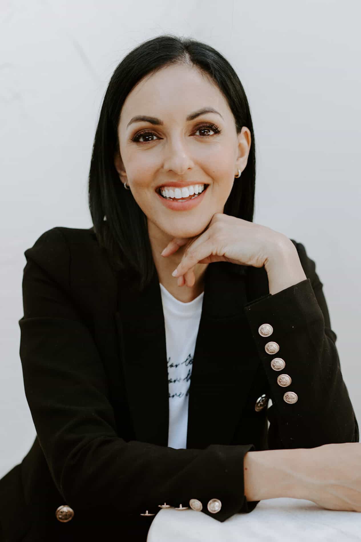 Exactly What To Wear For Headshots Best Colors & Our Top Tips!