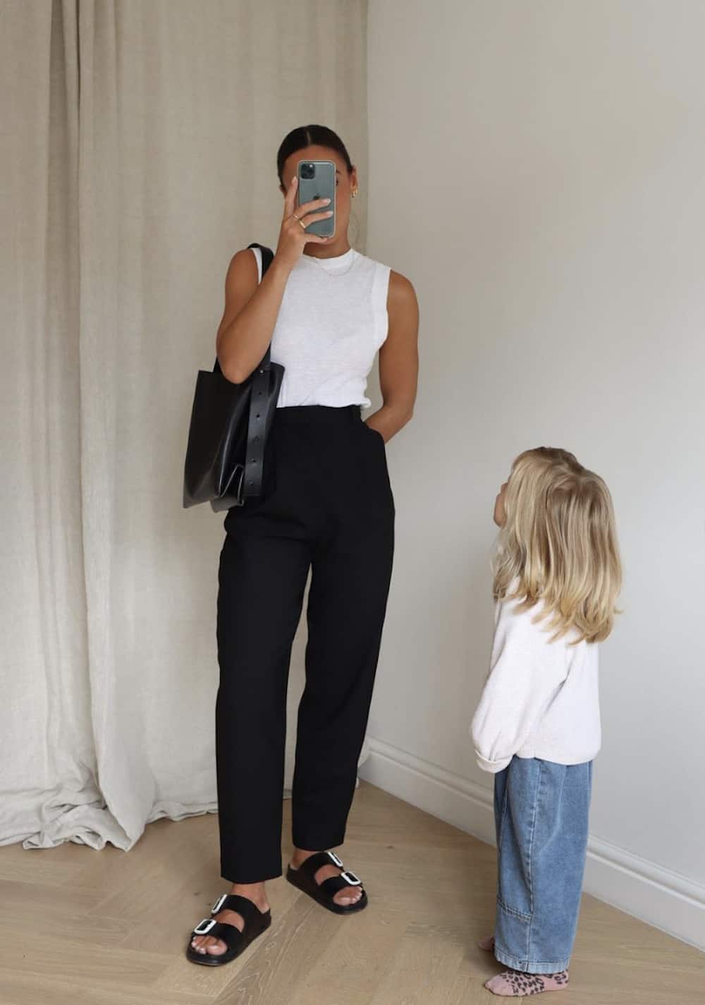 27+ Effortless Mom Outfits You'll Want To Copy cute, chic, minimal