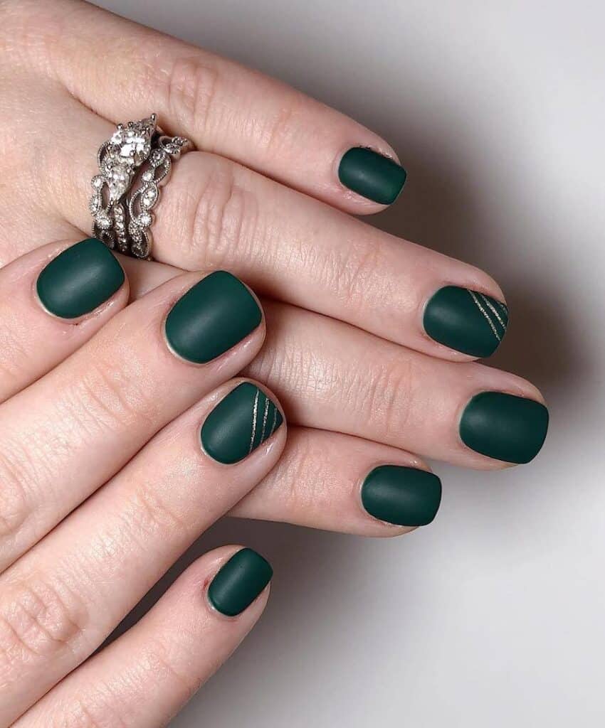 30+ Stunning Forest Green Nails To Obsess Over in 2024