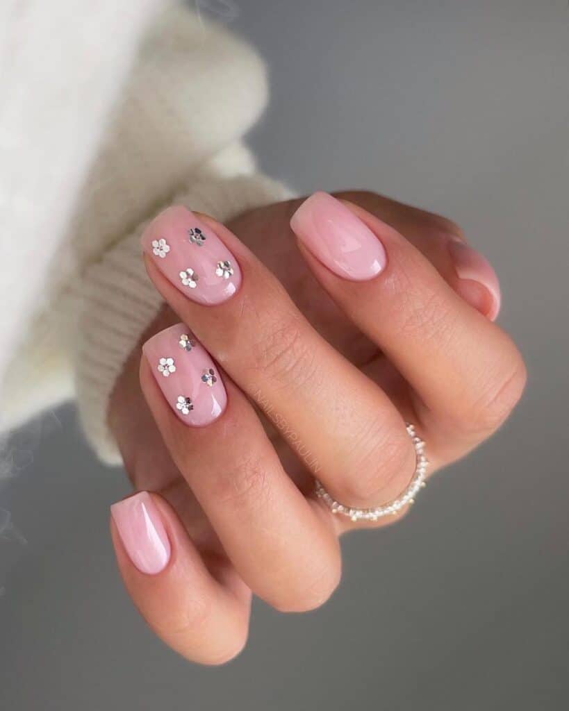 32+ Simple & Cute Spring Nails With A Fresh Vibe for 2024