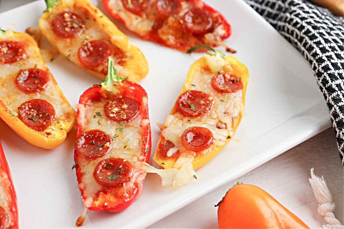 LowCarb Pizza Pepper Poppers Easy Lunch, Snack or Appetizer!