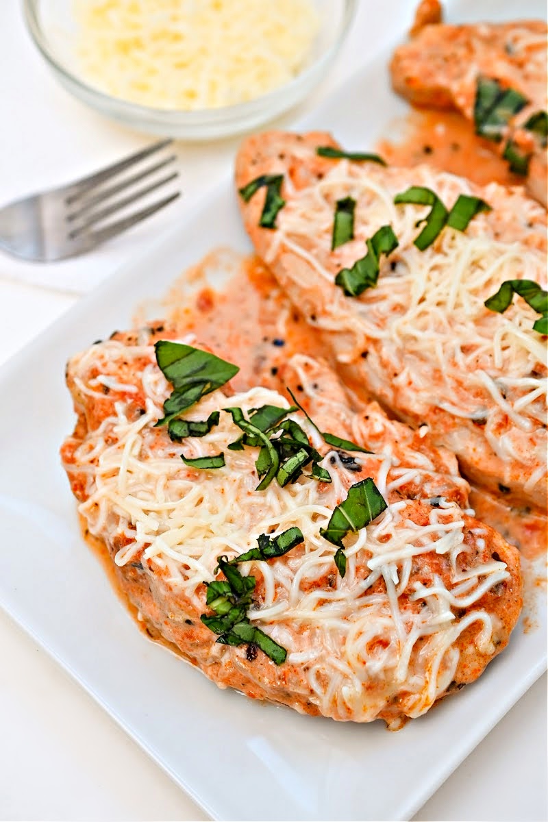 Keto Crockpot Tomato Alfredo Chicken