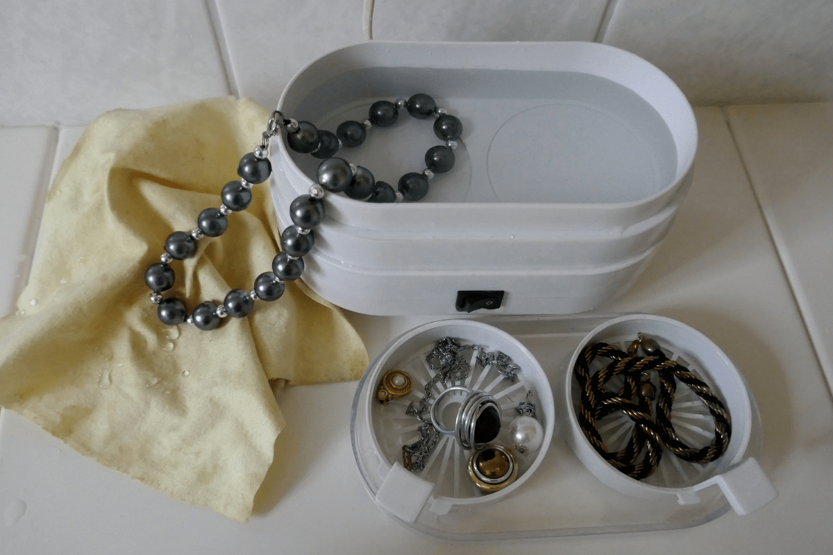 SIX METHODS TO USE TO CLEAN YOUR JEWELRY Stylish. Creative. You.