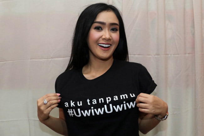 Lirik Lagu Perawan Atau Janda / VIDEO SMULE BERSAMA ISTERI