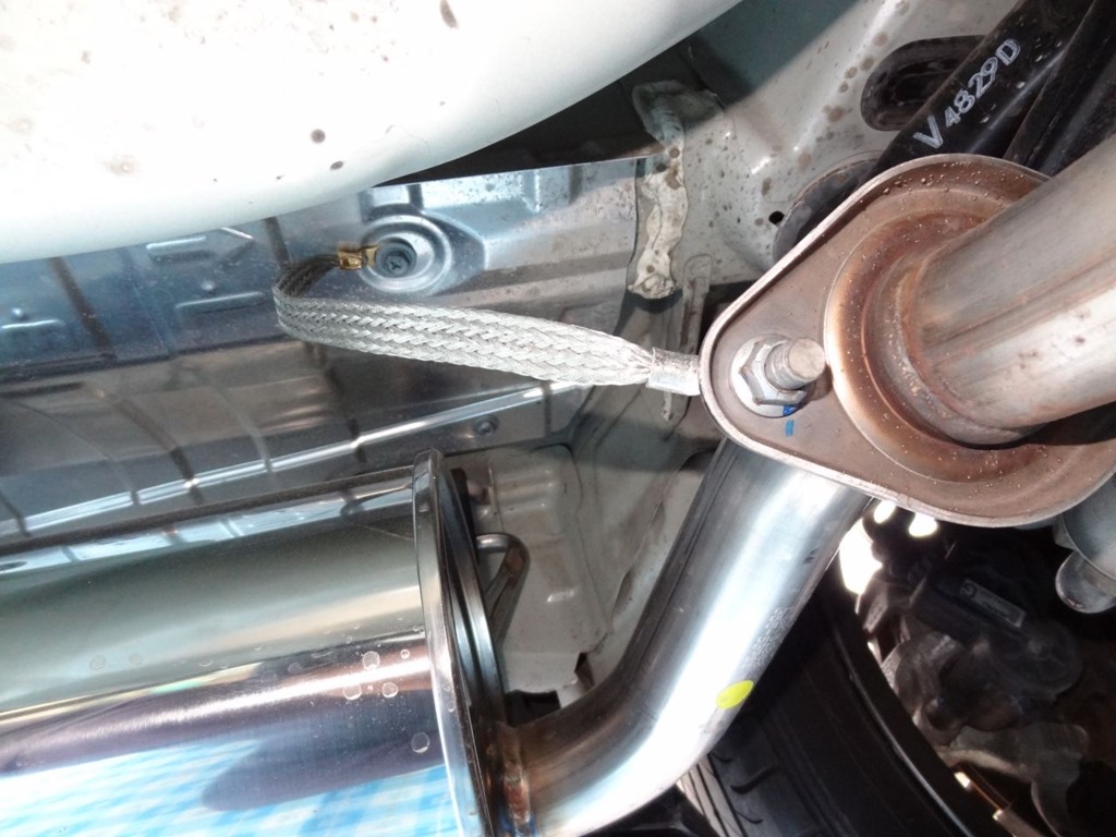 マフラーのこもり音対策をしてみた