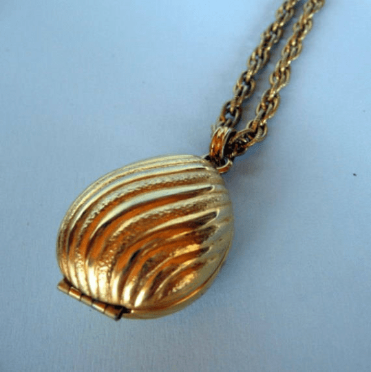 avon vintage locket necklace