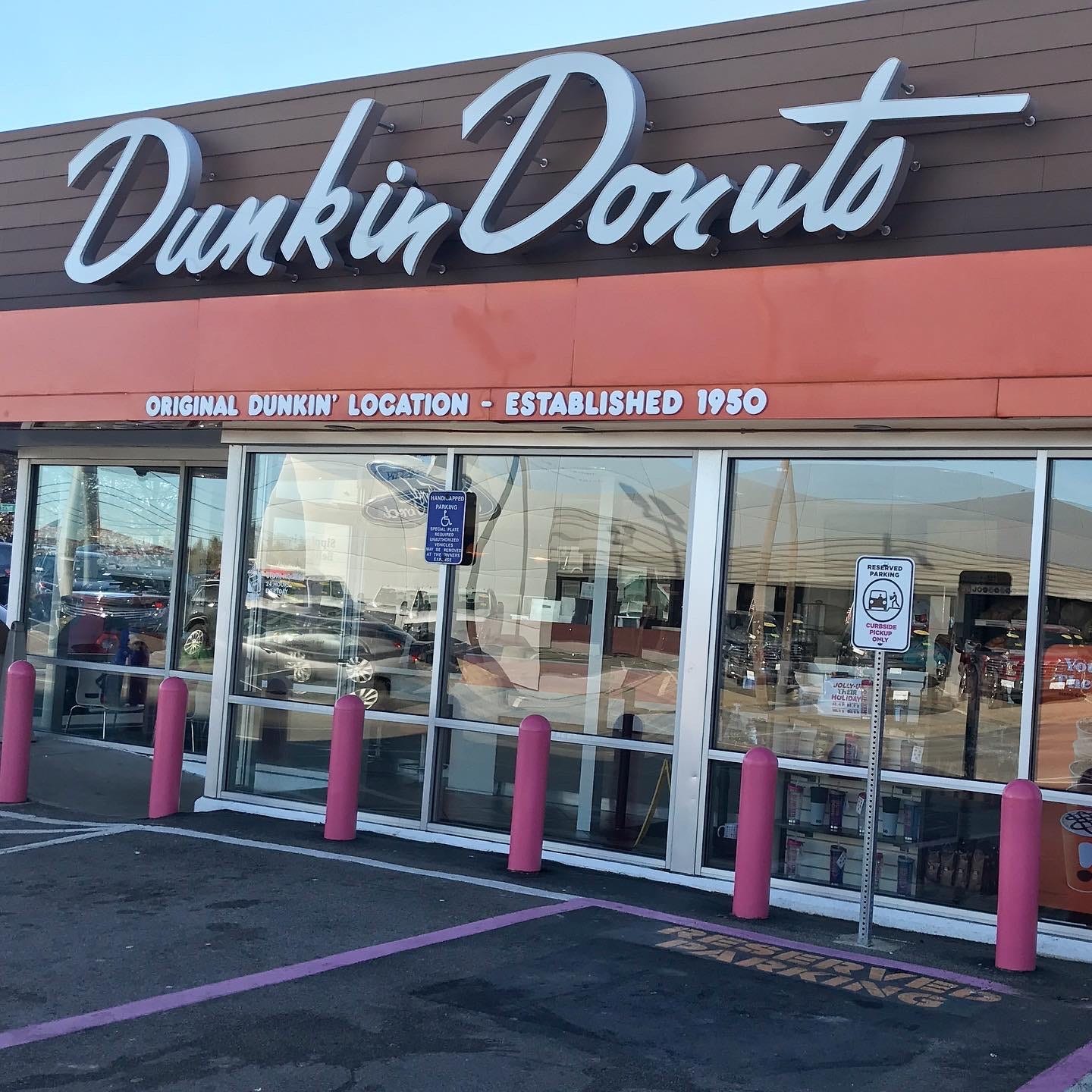 It's National Donut Day Here are 2 dozen classic shops where the(04)