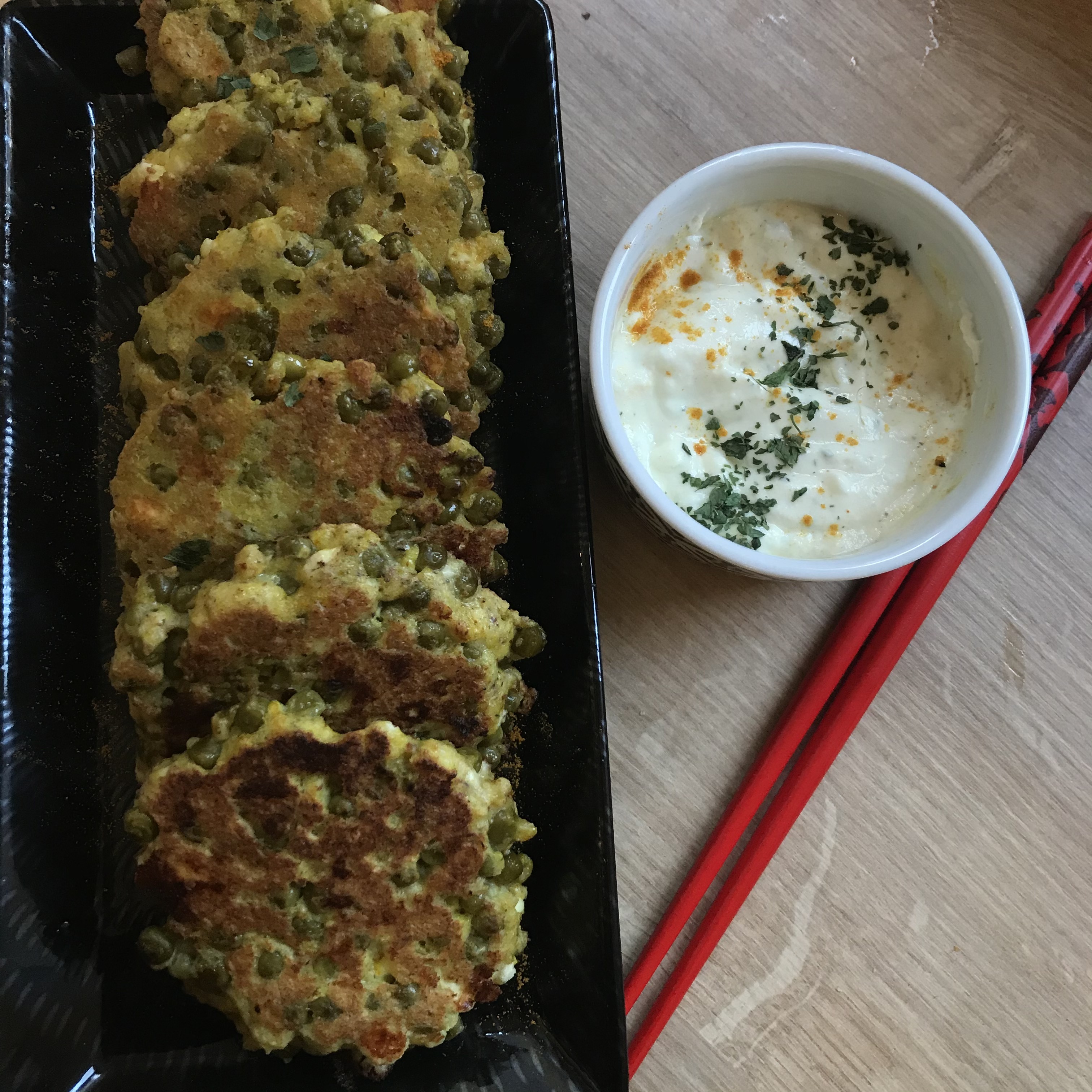 [Keto] Galettes Petits Pois Feta et Sauce Yaourt de Brebis