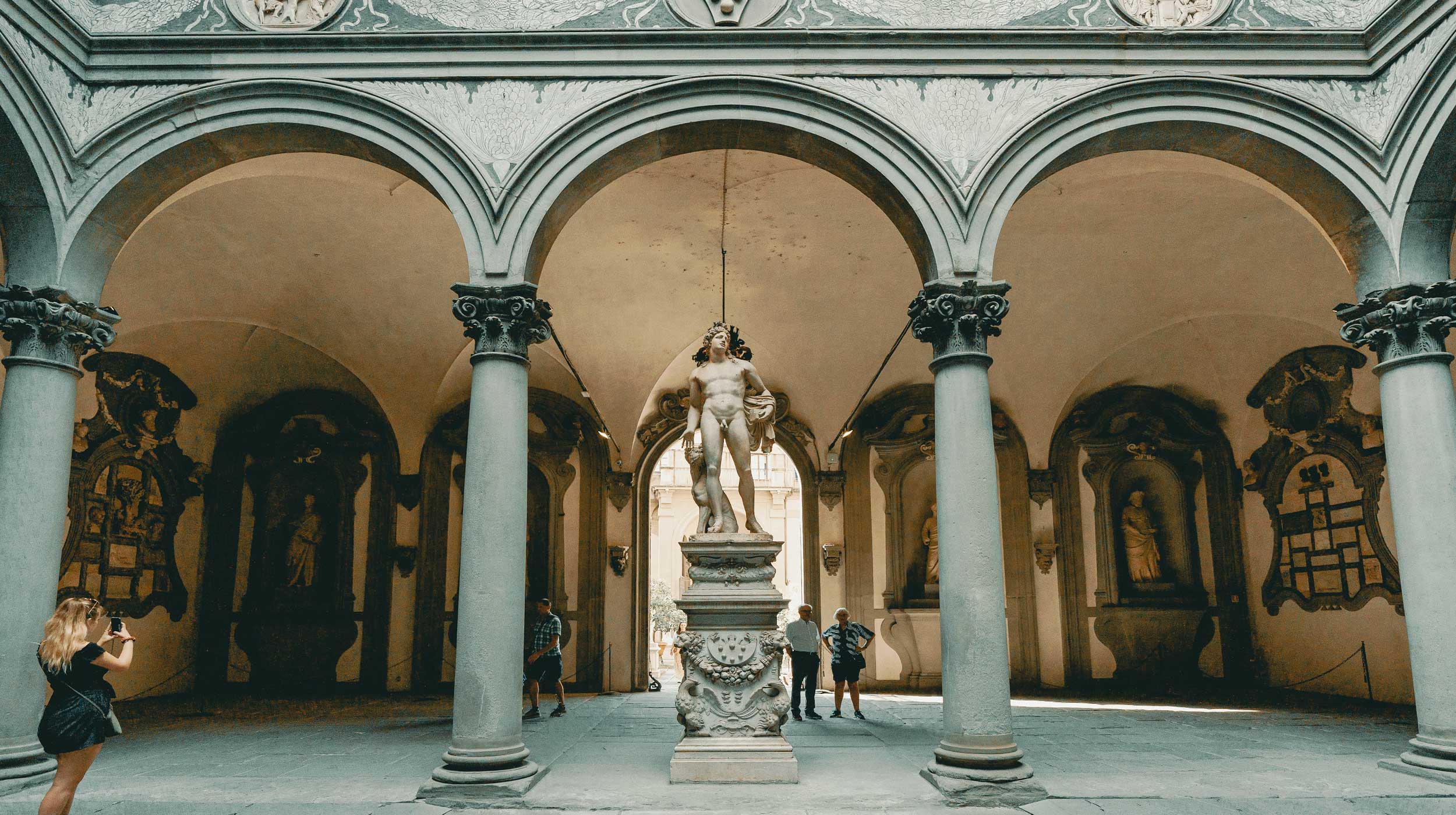 Italy . statue of a perfect man • Sudrabfox Notes