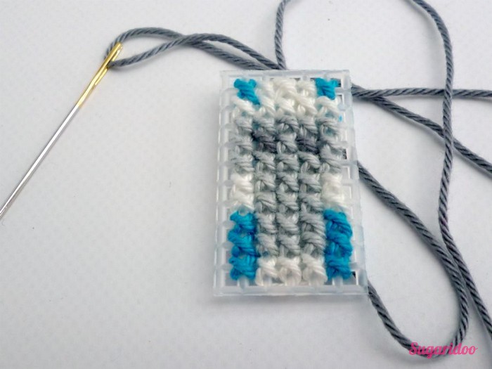 Plastic canvas tutorial Robot keychain Sugaridoo