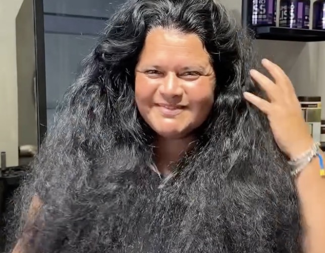 This Woman’s Hair Transformation After Years of Neglect Will Leave You(09)