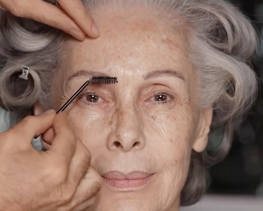 You Won’t Believe How Young This Grandma Looks After Her Stunning