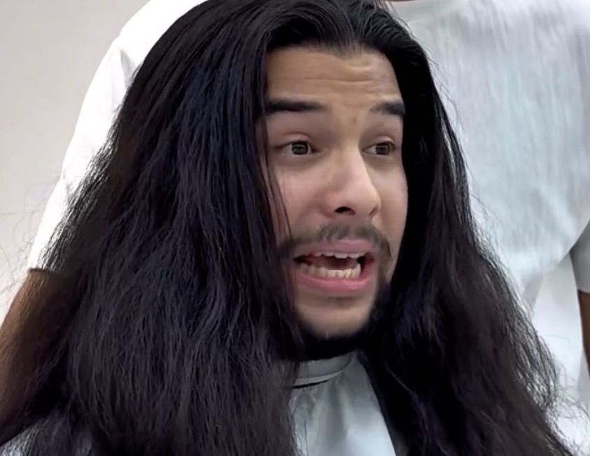 This Young Man Decided to Cut Off His Long Black Hair and You Won’t(04)