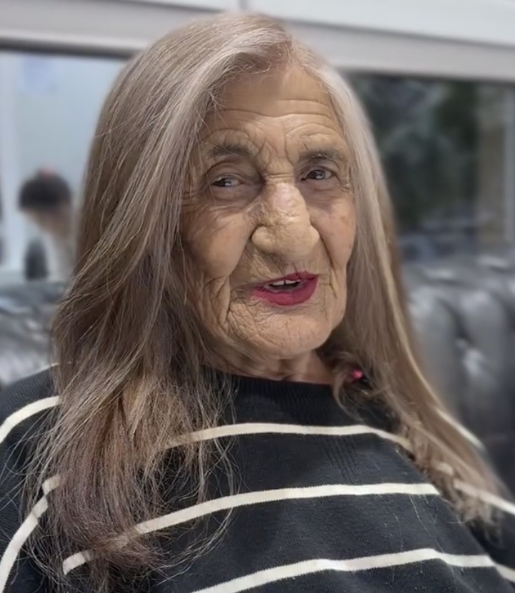 This 86YearOld Grandma Got a Complete Makeover at the Salon and the(05)