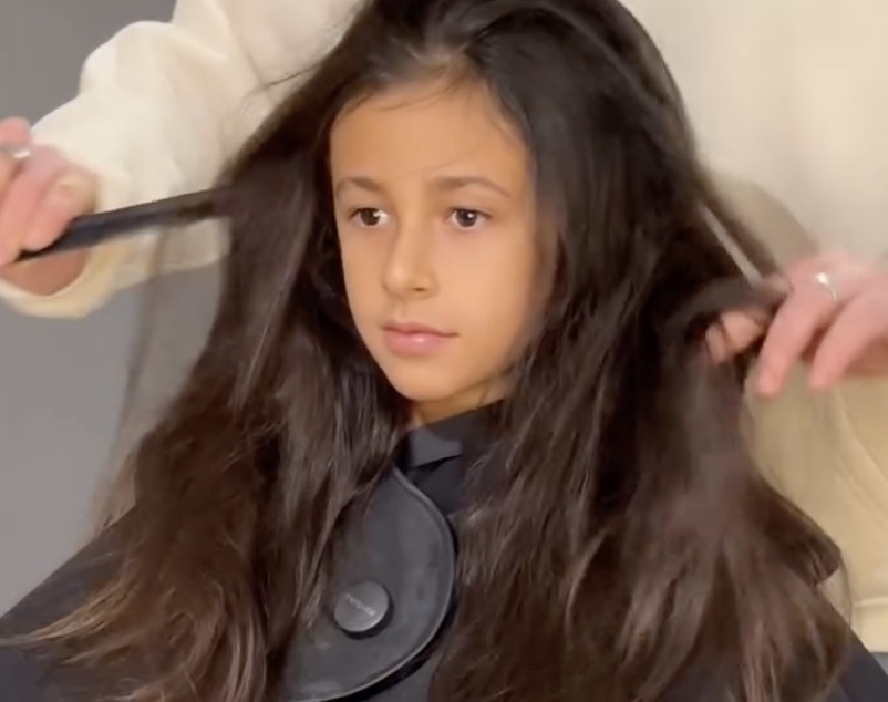 This Little Boy Cut Off His Long Hair and the Final Reveal Will Leave(08)