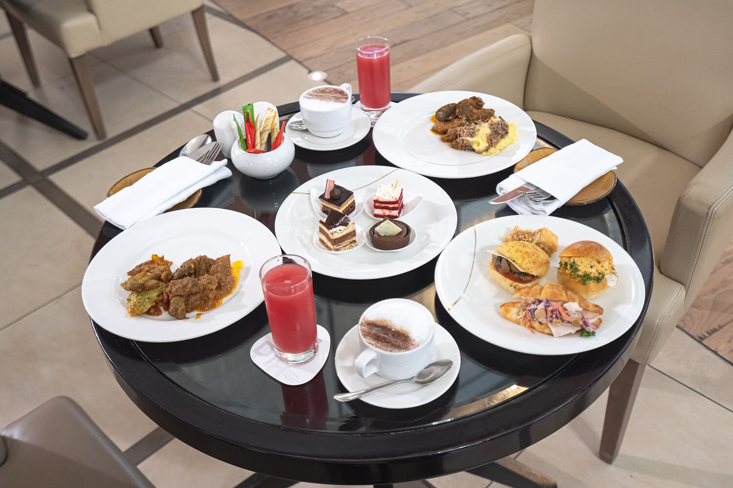 Review The Gallery Lounge Dubai Airport Terminal 3 Suitesmile