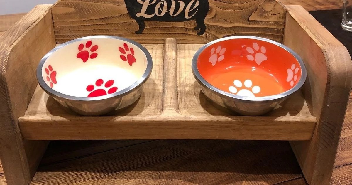 造作ペット用ご飯台 家具販売 注文住宅の施工を市川にて承っている株式会社住ま居る住宅研究所です