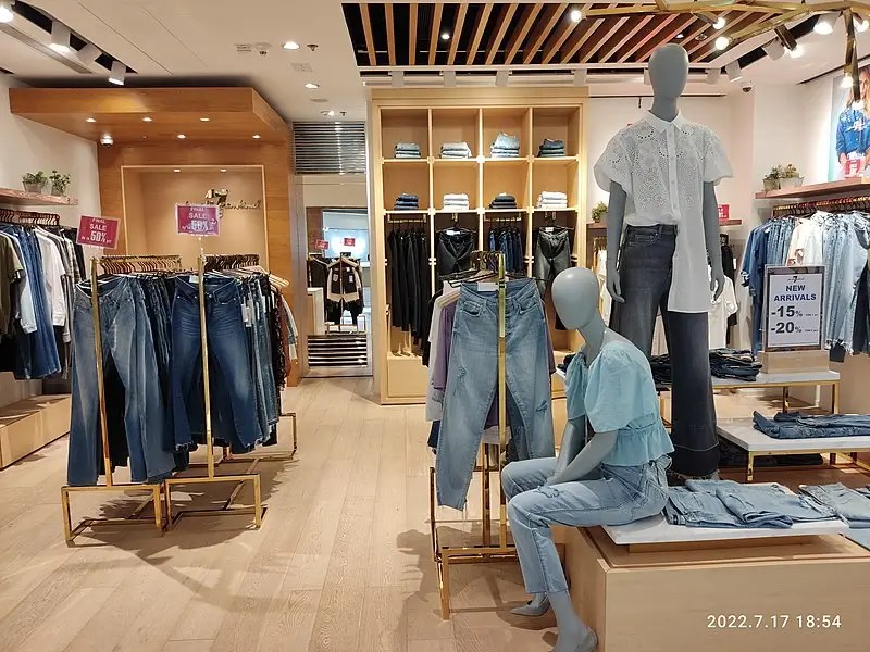 8 Easy Visual Merchandising Tips for Clothing Store