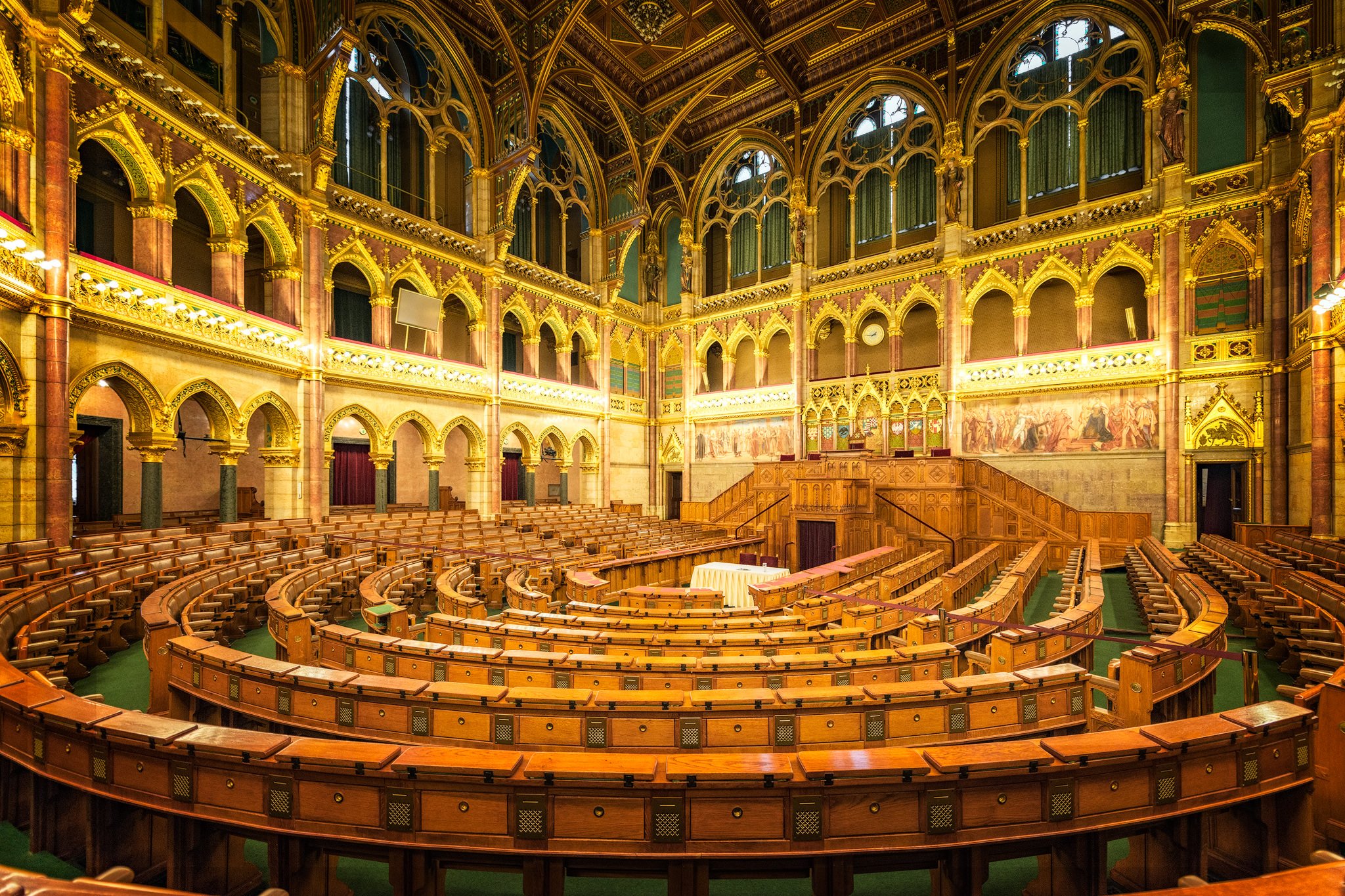 Reizen naar hongarije is beperkt mogelijk. Parlement Boedapest Hongarije Foto Door Nico Trinkhaus