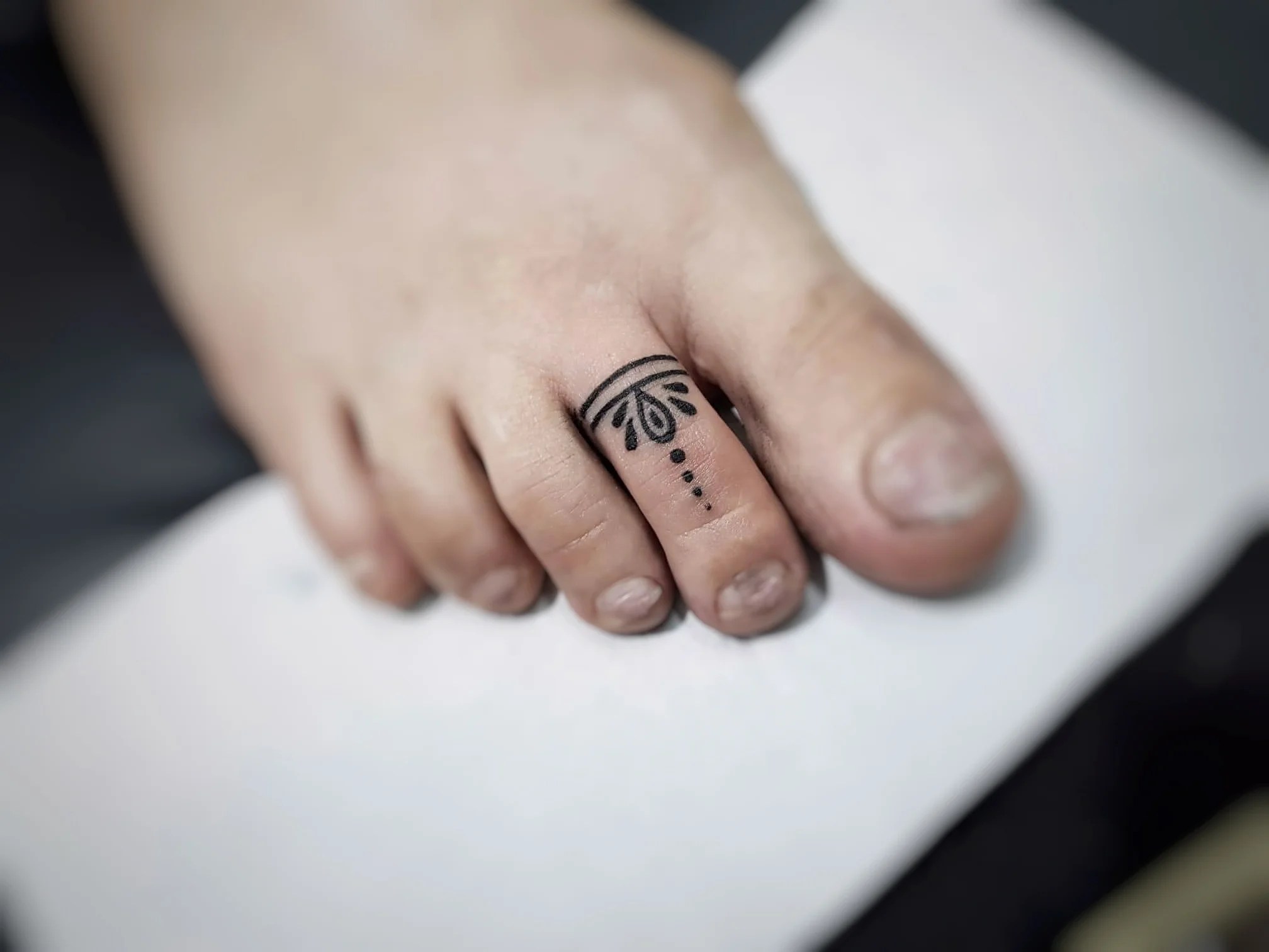 Update more than 75 toe ring tattoo ideas in.eteachers