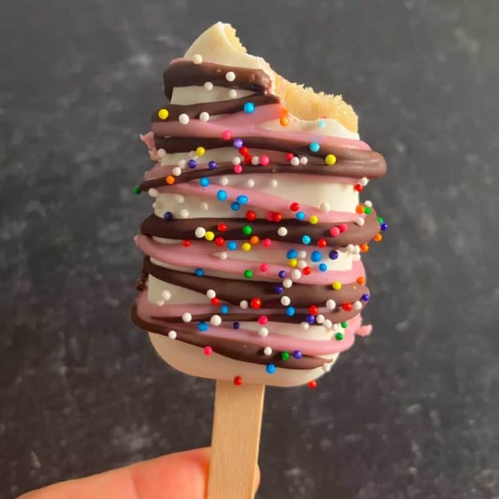 Cakesicles Cake Pops (Cake Popsicles Recipe)
