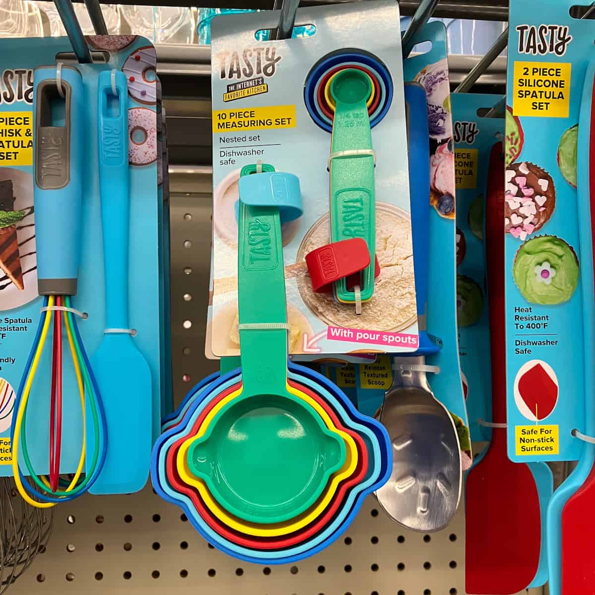 8 Ounces to Cups Conversion (8 oz equals how many cups?)