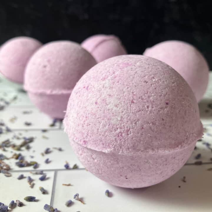 How to Make Bath Bombs (DIY Bath Bomb Recipe)