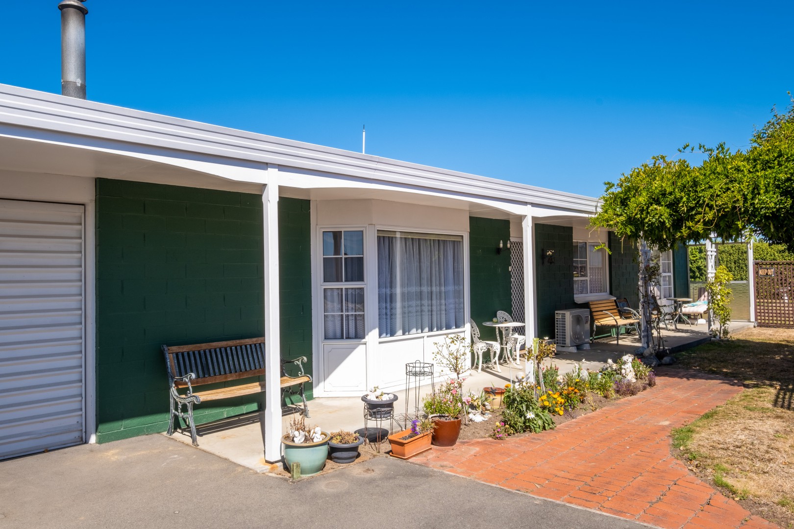 Instantly Appealing Family Home!