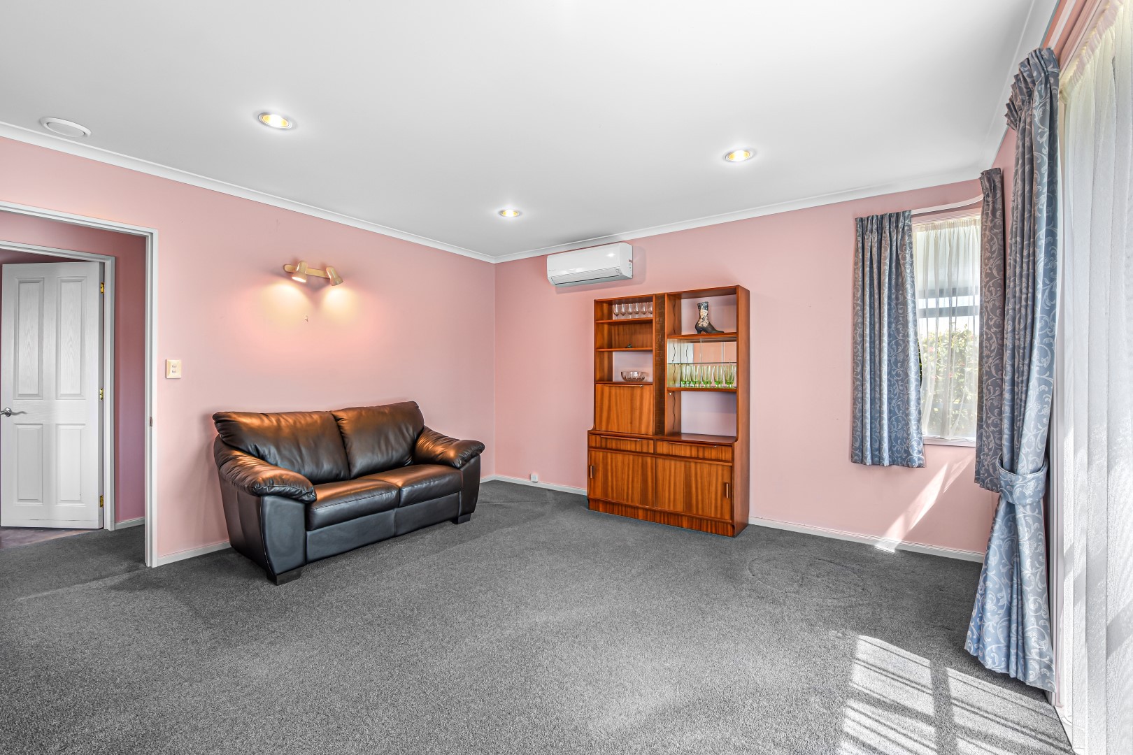 Spacious Living in Waimea Village