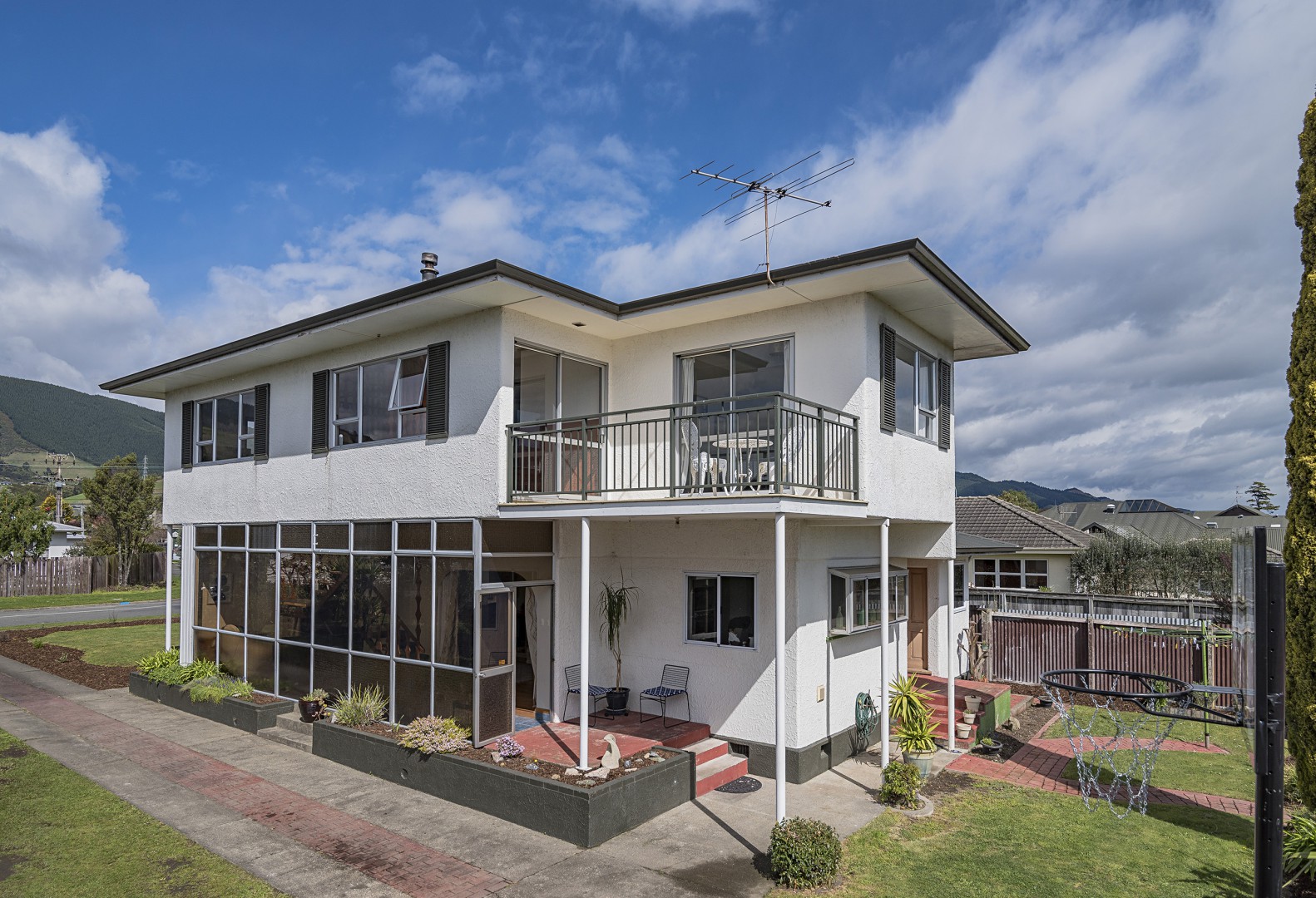 Family Fantastic Packed With Potential!