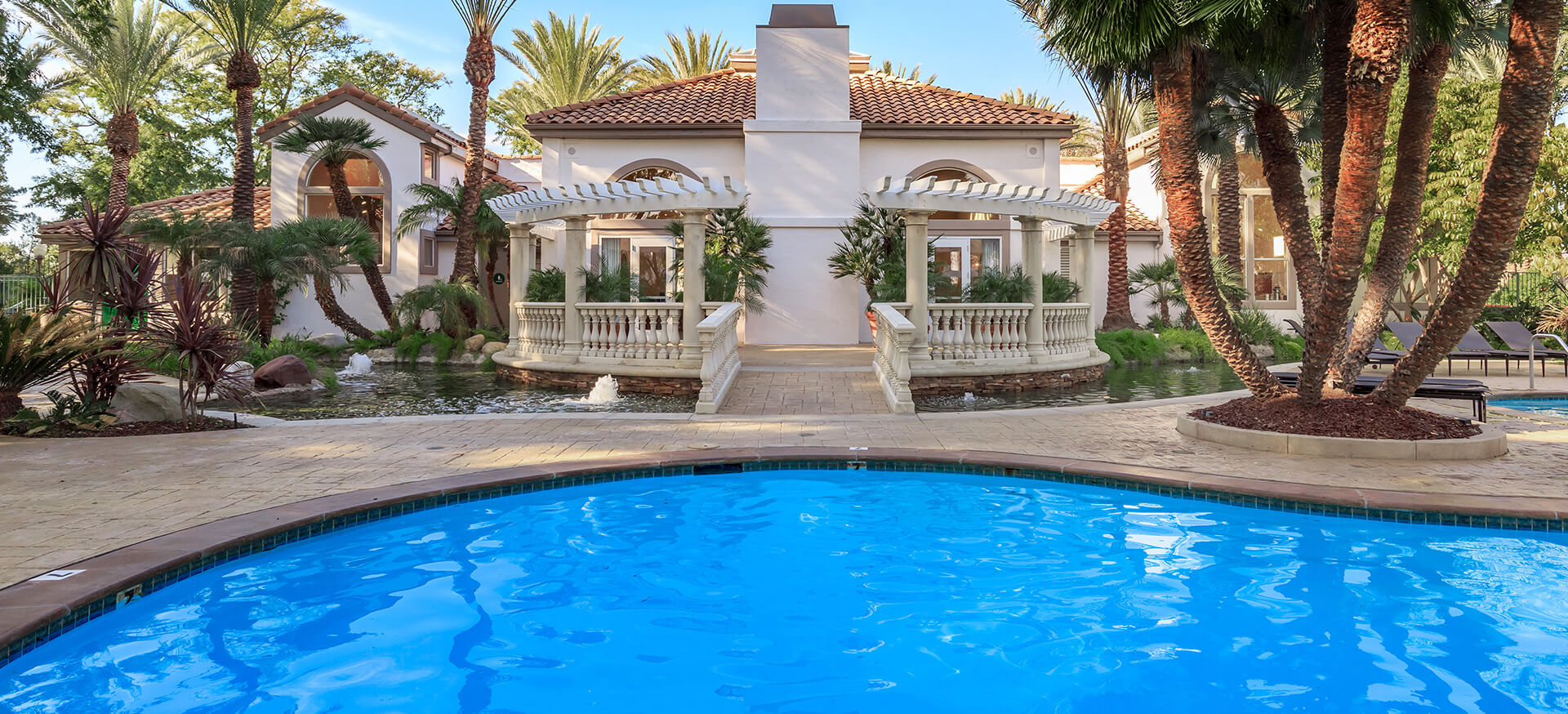 Summit at Warner Center Apartments in Woodland Hills, CA