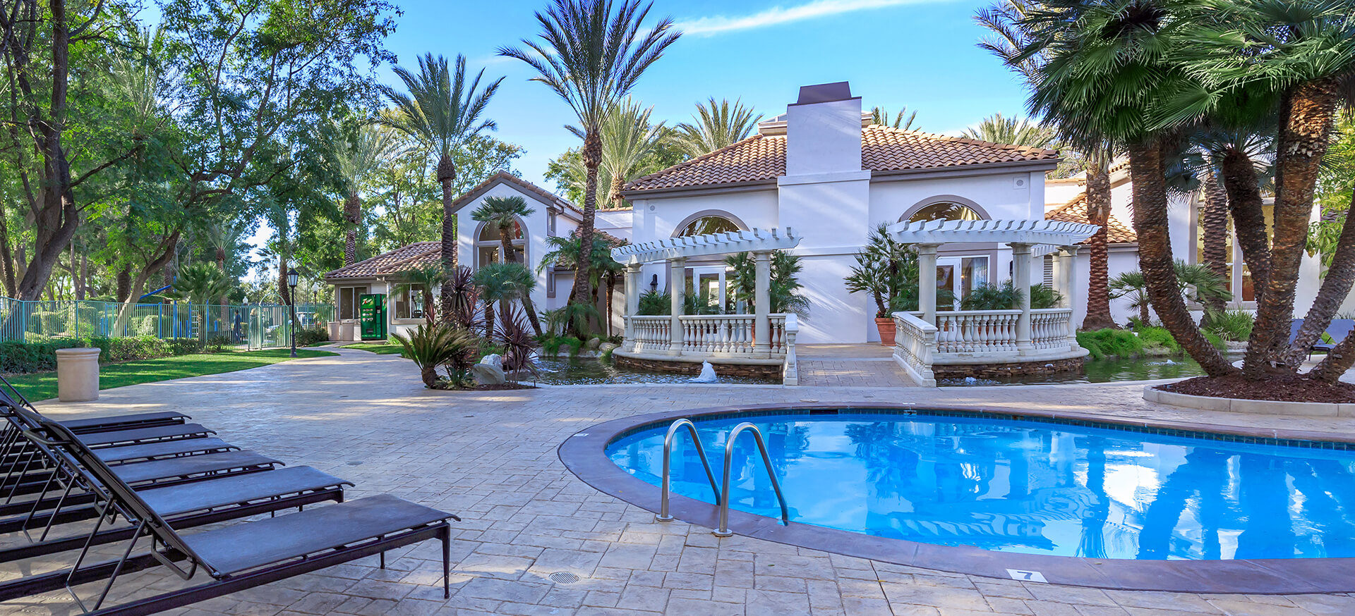 Summit at Warner Center Apartments in Woodland Hills, CA