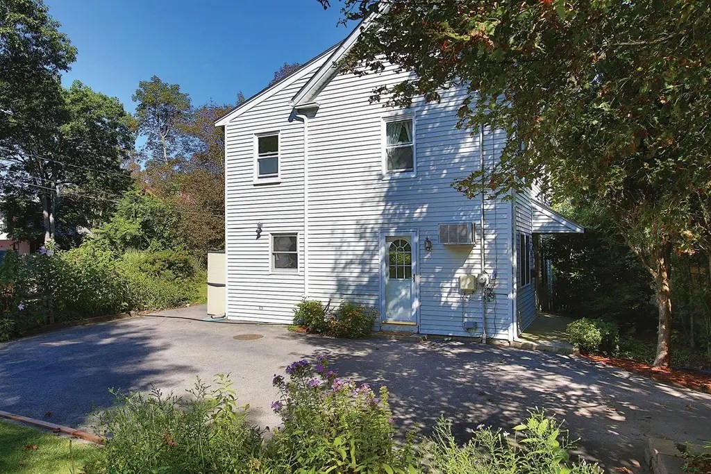 925 Walnut Street, Newton Sumner Realty