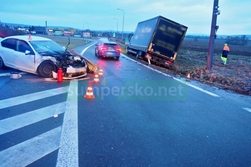 Řidička u Mohelnice přehlédla nákladní vozidlo