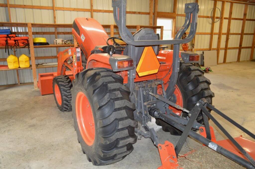 Kubota L3940 w/ LA724 Loader - Sundgren Realty Inc