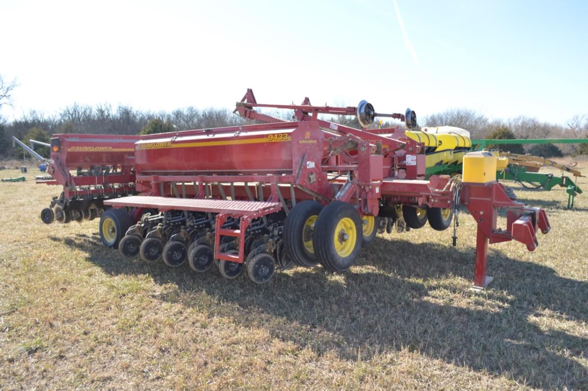 Farm Machinery Auction Near Benton Sundgren Realty Inc