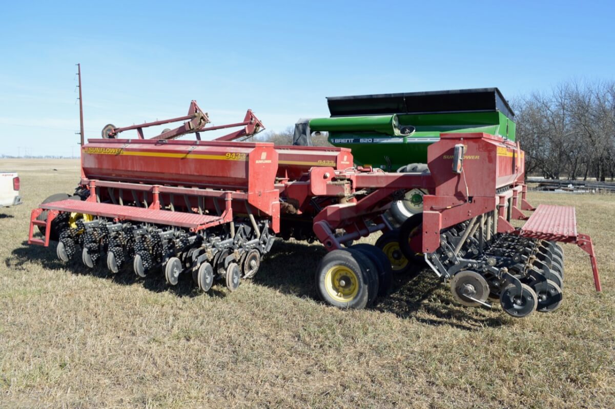 Farm Machinery Auction Near Benton Sundgren Realty Inc
