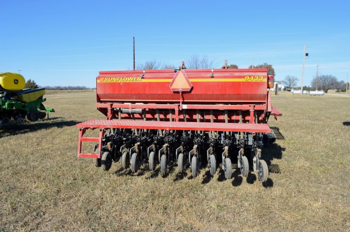 Farm Machinery Auction Near Benton Sundgren Realty Inc