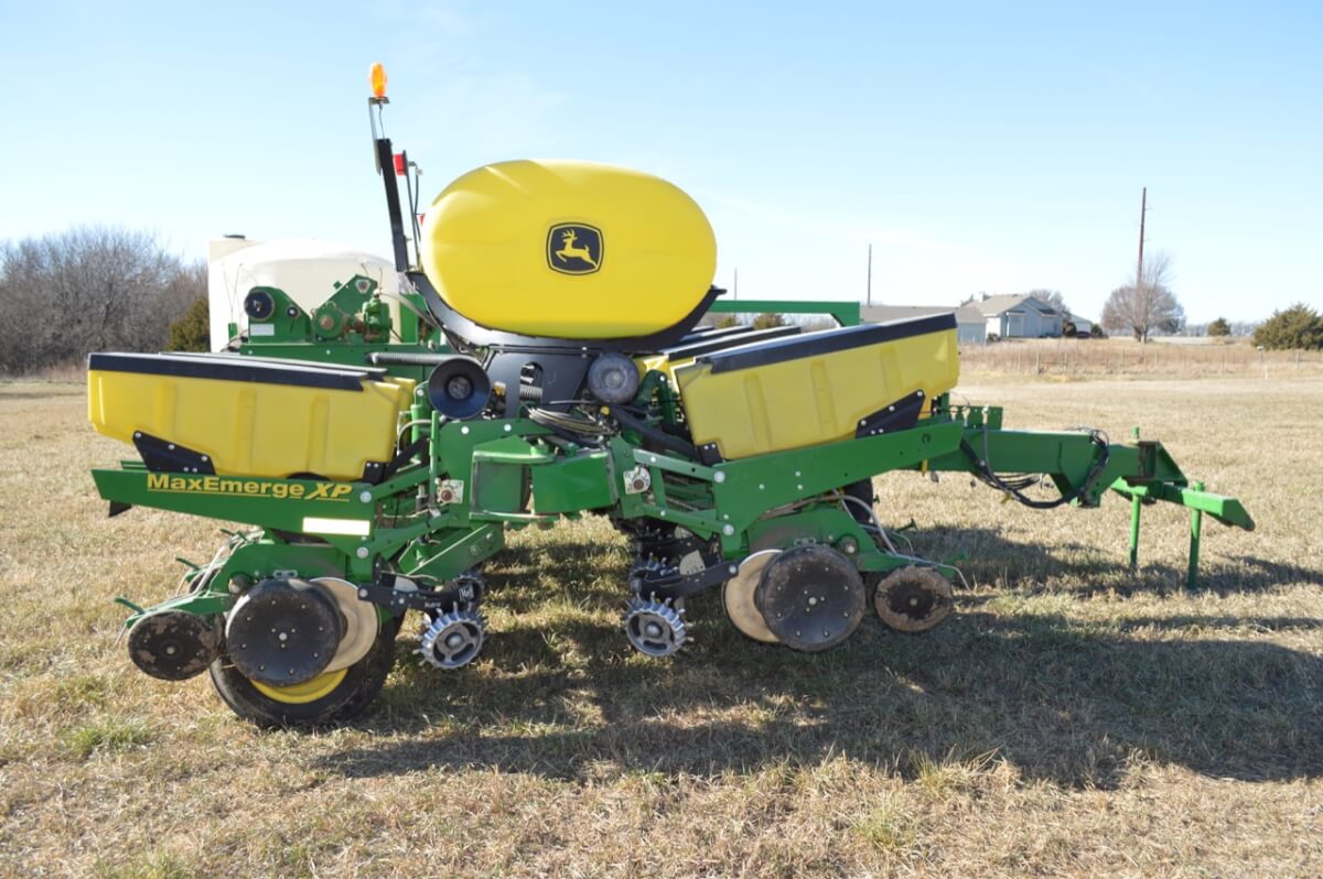 Farm Machinery Auction Near Benton Sundgren Realty Inc