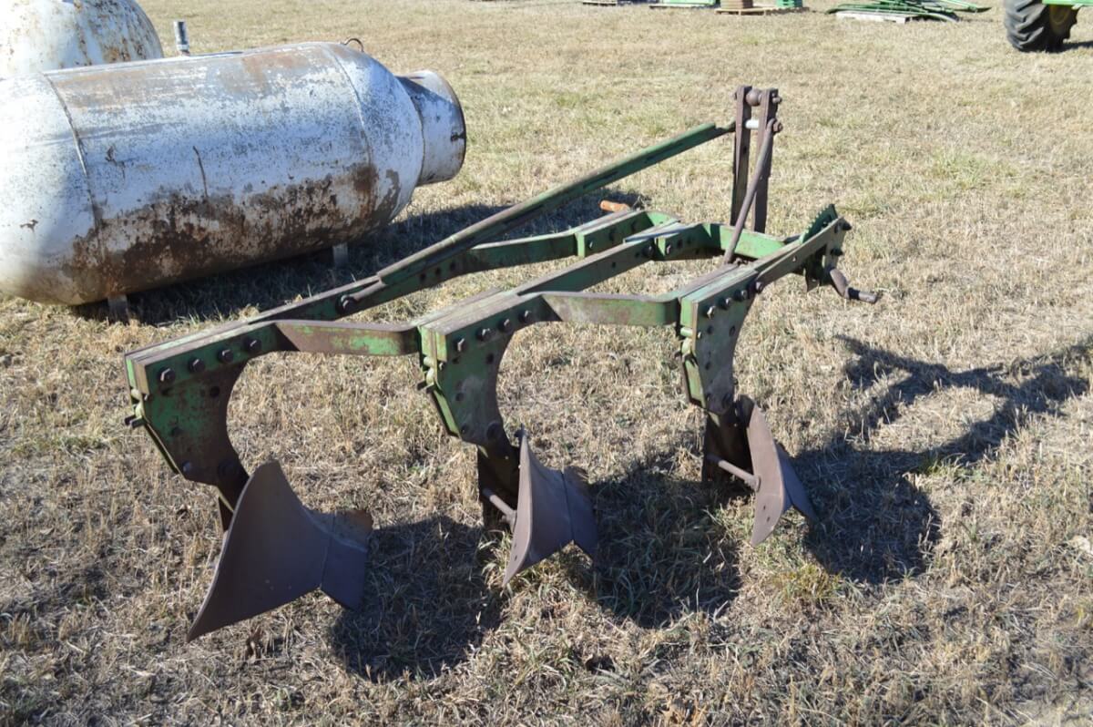Farm Machinery Auction Near Benton Sundgren Realty Inc